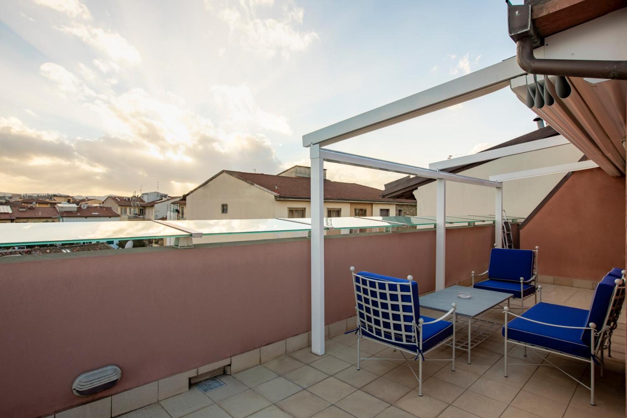 Appartamento Iris -Due Ampie Terrazze Vista Duomo Флоренция Екстериор снимка